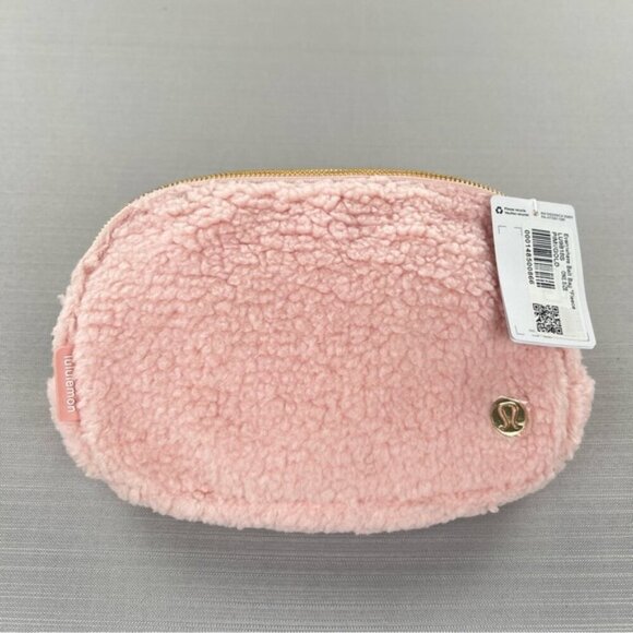 RARE! NEW Lululemon Everywhere FLEECE Belt Bag 1L GOLD Hardware - Pink Mist/Gold - Picture 2 of 11